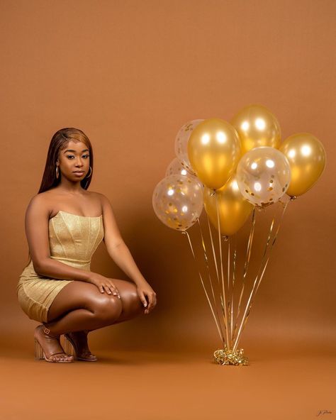 Gold Balloons Photoshoot, Twenty Birthday, Honey Photography, 21st Birthday Photoshoot, Yellow Birthday, Birthday Inspo, Cake Day, Glam Photoshoot, 24th Birthday