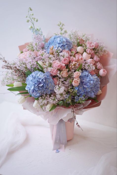 Hydrangeas Bouquet, Graduation Flower Bouquet, Blue Hydrangea Bouquet, Bouquet Hydrangea, Flower Boquet, Round Bouquet, Spring Floral Arrangements, Hydrangea Bouquet, Bridal Bouquet Flowers