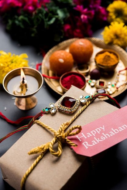 Rakhi Asethic, Rakhi Sweets Photography, Rakhshanda Photo, Raksha Bandhan Ka Photo, Rakhi Shoot Ideas, Rakhi Photoshoot Ideas, Rakhshabandhan Poses, Raksha Bandhan Aesthetic, Rakhi Photography Ideas