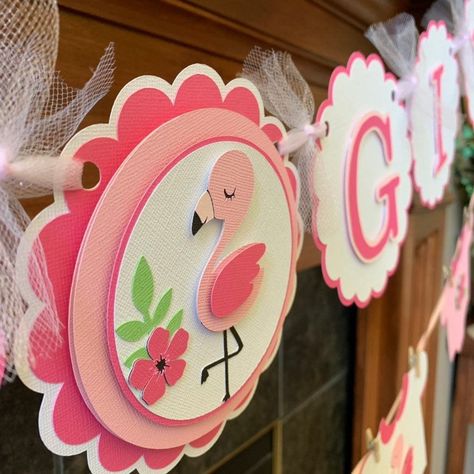 Baby Name Banners, Flamingo Baby Shower, Paper Flower Garlands, Flamingo Birthday Party, Tropical Baby Shower, Fiesta Tropical, Baby Shower Decoration, Flamingo Birthday, Flamingo Party