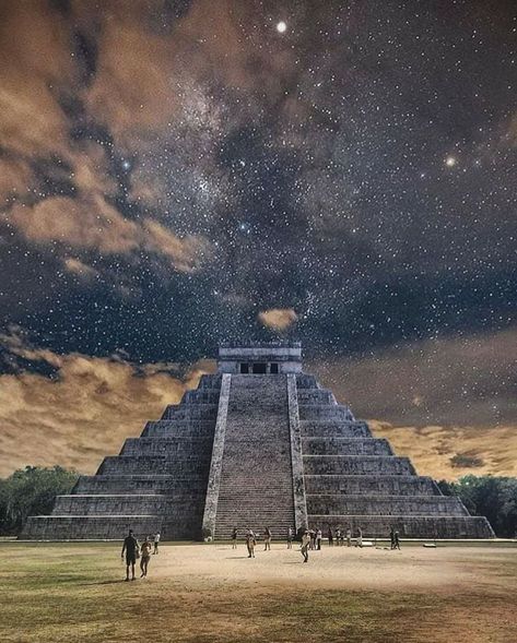 Aztec Temple, Chichen Itza Mexico, Maya Civilization, Mexico History, Aztec Culture, Mayan Art, Aztec Art, Ancient Origins, Mayan Ruins