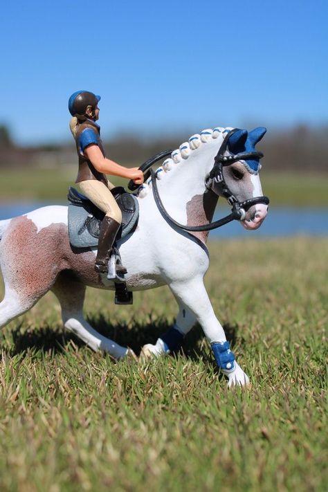 Toy Horses Schleich, Schleich Horse Repaints, Schleich Horses Diy, Horse Stalls Diy, Diy Horse Toys, Mini Horse Tack, Schleich Horses Stable, Unusual Horse, Schleich Horses