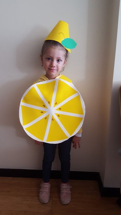 Lemon costume super easy Lemon Fancy Dress For Kids, Lemonade Costume Diy, Diy Lemon Costume, Lemon Costume Diy, Lemon Activities For Kids, Lemon Crafts For Kids, Lemon Costume, Fancy Dress Costumes Kids, Fruit Costumes