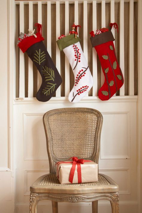 felt stockings Felt Christmas Stocking Pattern, Felt Stockings Christmas Diy, Stocking Decorating Ideas, Stocking Decorating, Make A Stocking, Diy Christmas Stockings, Christmas Stocking Ideas, Cat Christmas Stocking, Cute Christmas Stockings