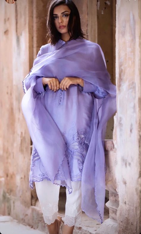 Purple Indian Suit, Linen Dress Pattern, Indian Suit, Indian Designer Suits, Machine Work, Tunic Designs, Pakistani Fashion Casual, Indian Saree Blouses Designs, Pakistani Dresses Casual