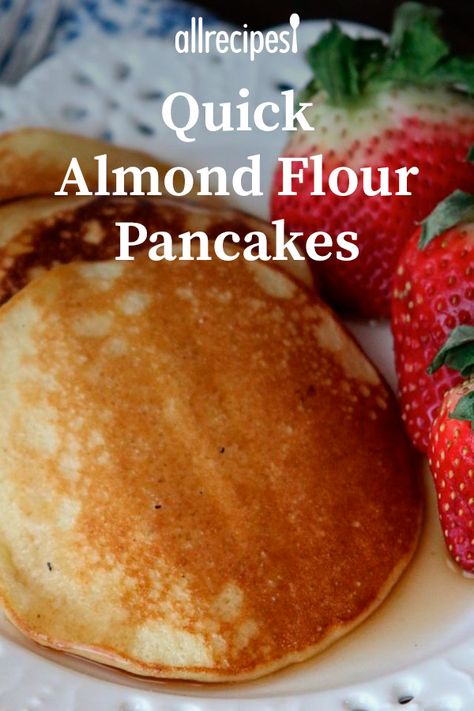 Quick Almond Flour Pancakes | "The nutty flavor was a major plus for this dish." #breakfastrecipes #brunchrecipes #breakfastideas #brunchideas #pancakes #pancakerecipes Paleo Pancakes Almond Flour, Almond Pancakes, Almond Flour Pancakes, No Flour Pancakes, Flour Pancakes, Almond Flour Recipes, Pancakes Easy, Family Eating, Paleo Breakfast