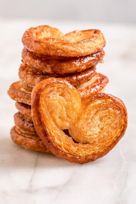 Puff Pastry Cookies, Palmiers Recipe, French Pastries Shop, Praline Recipe, French Cookies, Puff Pastry Desserts, Real Bread, Cookies Ideas, French Bakery