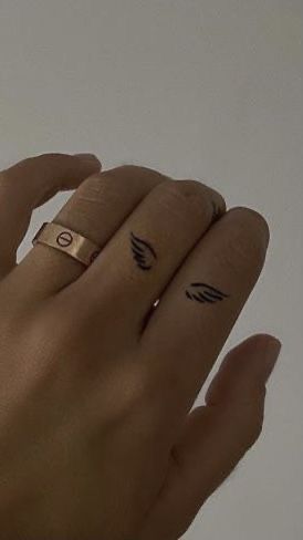 Fine Line Tattoo Designs, Side Finger Tattoos, Inside Finger Tattoos, Line Tattoo Designs, Finger Tattoos Words, Alas Tattoo, Fine Line Tattoo Ideas, Thumb Tattoos, Arm Sleeve Tattoos For Women