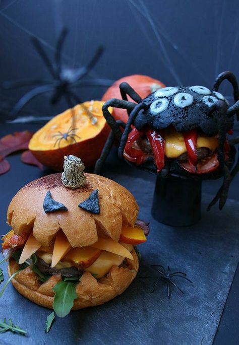 Spider Food, Easy Halloween Snacks, Gluten Free Puff Pastry, Halloween Food Appetizers, Cocktail Appetizers, Spooky Food, Halloween Foods, Halloween Appetizers, Appetizer Bites