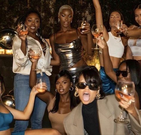 Group Of Women, Black Femininity, Best Friends Aesthetic, Va Va Voom, Looks Black, Friend Photoshoot, Best Friend Pictures, Girl Gang, Black Culture