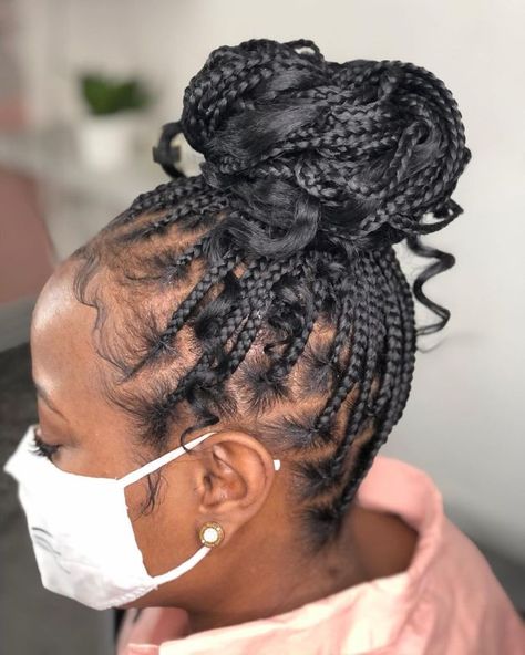 Messy Bun for Knotless Braids High Bun Braids, Braids With Loose Ends, Knotless Braids Styles, Bun Braids, Braids Styles, Loose Braids, Jumbo Braids, Small Braids, Short Braids