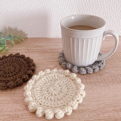 Crochet Knitting Coaster Pattern – Amigurumi Crochet Coasters Christmas, Crochet Market Ideas, Crochet Gift Ideas For Women, Crochet Clothing Patterns, Crochet Tips And Tricks, Crochet Cup Coaster, Knit Coaster, Crocheted Coasters, Coaster Pattern