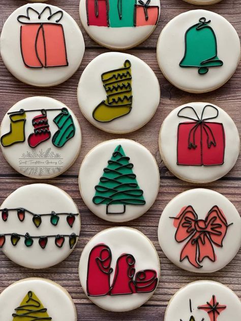 Circle Royal Icing Cookies Christmas, Cookie Decorating Circle Cookies, Decorated Circle Cookies, Circle Christmas Cookies Decorated, Santa Cookies Decorated, Christmas Sugar Cookie Designs, Christmas Sugar Cookies Decorated, Christmas Cookie Decorating, Christmas Cookie Ideas