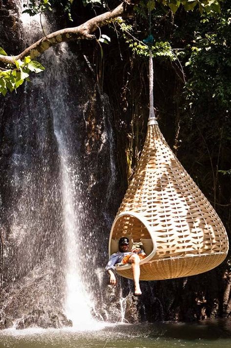 20 Cozy outdoor nooks inspiring your inner bookworm Take Off Your Shoes, Tropical Islands, Land Art, Tropical Paradise, Hanging Chair, A Tree, Tree House, Happy Places, The Great Outdoors