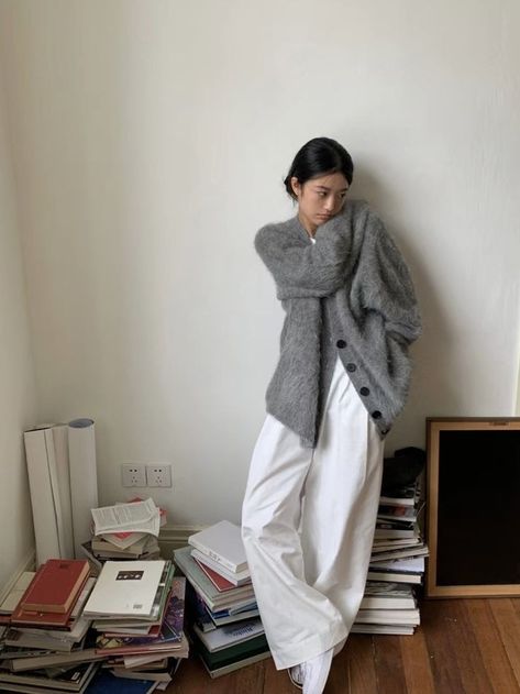 Japanese Style Women Outfit, Japanese Mom Outfit, Muji Style Fashion, Japanese Fashion Minimalist, Japanese Minimalist Fashion, Movie Outfit, Japanese Minimalist, Minimalistic Outfits, Minimalist Japanese