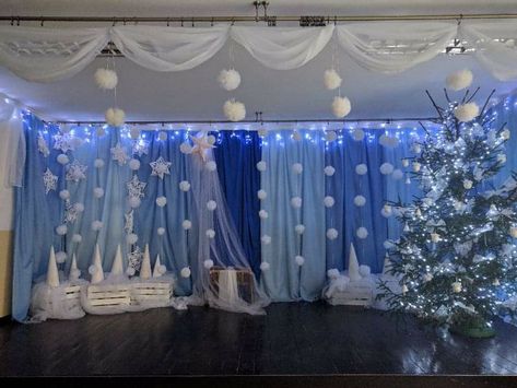 Christmas Assembly Ideas, Snow Ball Dance Decorations, Winter Wonderland School Decorations, Frozen Stage Decorations, Frozen Christmas Decorations Office, Snowflake Stage Design, Frozen Stage Design, Winter Party Ideas, Diy Winter Wonderland Decorations