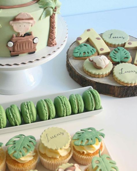 Wild One Cupcakes Boy, Jungle Cupcakes Safari, Safari Baby Shower Cupcakes, Baby Birthday Cookies, Cupcakes Safari, Jungle Theme Cupcakes, Jungle Cupcakes, Safari Cupcakes, Safari Baby Shower Boy