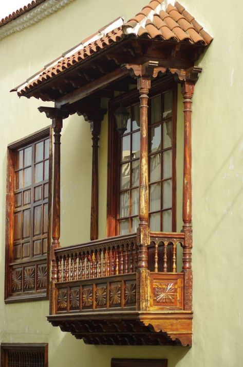 Old Indian House Aesthetic, Indian Balcony Design, Haveli House India, Indian House Aesthetic, Filipino Architecture, India Home Decor, Indian Home Design, Interior Design Your Home, Casas Coloniales