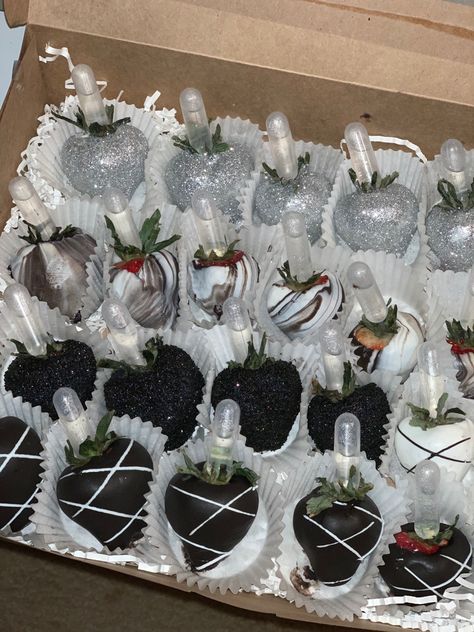 Black White And Silver Treat Table, Black Glitter Strawberries, Chocolate Covered Strawberries 18th Birthday, Black White Sliver Decorations, Black And Silver Treat Table, Black White And Silver Dessert Table, Black And Silver Birthday Treats, Black Snacks For Party, Black And Silver Chocolate Strawberries