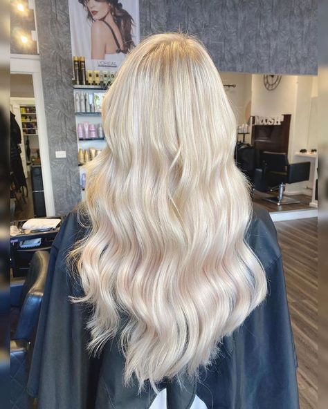 Full Icy Blonde Hair, Full Head Of Blonde Highlights, Blonde Hair With Extensions, Full Blonde Hair, Medium Balayage, Barbie Blonde Hair, Aesthetic Balayage, Medium Aesthetic, Aesthetic Honey