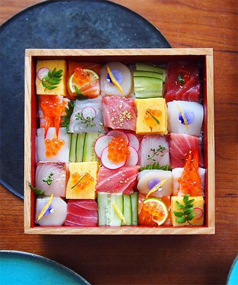 mosaic sushi culinary craze turns japanese meals into artistic arrangements Mosaic Sushi, New Food Trends, Japanese Meals, Sushi Dishes, Sushi Love, Sushi Art, Everyday Dishes, Japanese Dishes, Snacks Für Party