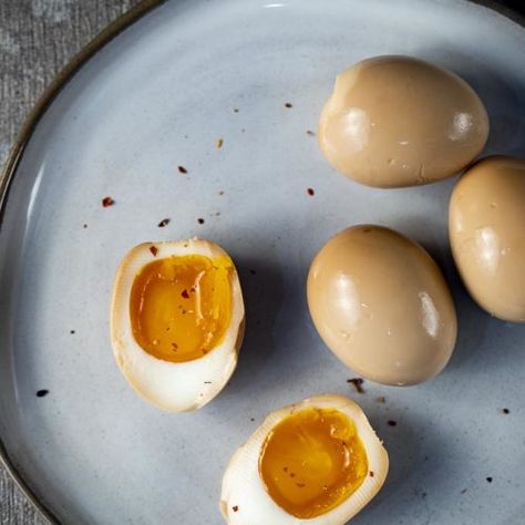 Medium Boiled Eggs, Protein Snacks Recipes, Soy Sauce Eggs, Soy Eggs, Hard Boiled Egg Recipes, Midday Snack, Fitness Abs, Soft Boiled Eggs, Snacks For Work