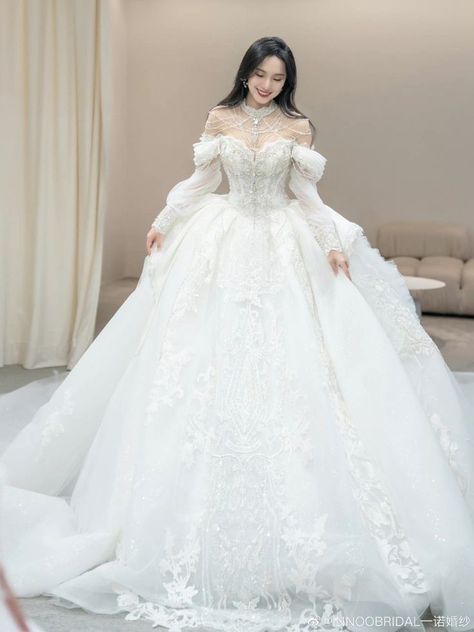 Ballroom Wedding Dress With Sleeves, Modern Victorian Wedding Dress, Japanese Wedding Dress Modern, Korean Wedding Dress Gowns, Wedding Dress Japanese, Japanese Wedding Dresses, Wedding Dress Princess Ballgown, Korean Wedding Dresses, Wedding Dress Korean