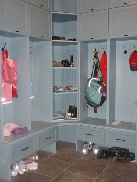 corner mudroom lockers Corner Mudroom, Corner Shelving Ideas, Mudroom Cubbies, Farmhouse Mudroom, Corner Closet, Laundry Room/mud Room, Organized Closet, Mudroom Lockers, Mudroom Entryway