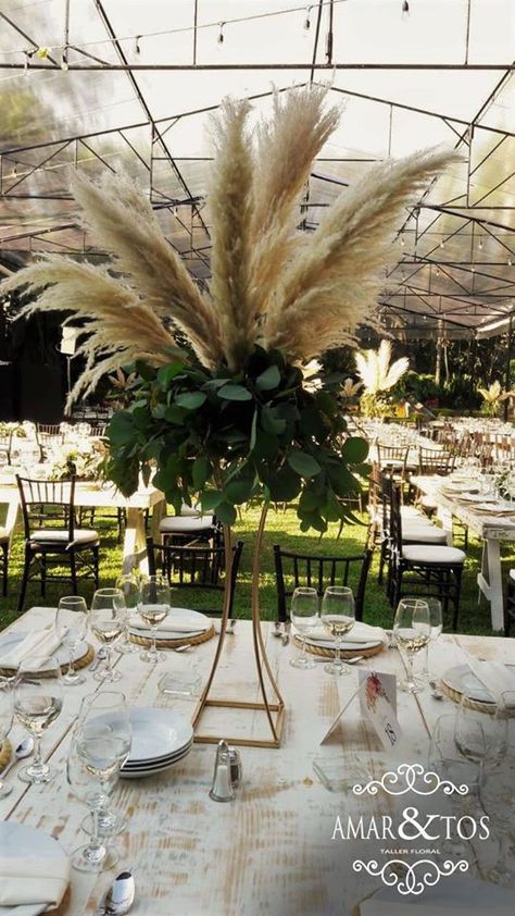 Grass Centerpiece, Church Wedding Flowers, Bar Mitzva, Flower Arrangements Diy, Graduation Decorations, Backdrop Decorations, Church Wedding, Diy Wedding Decorations, Pampas Grass