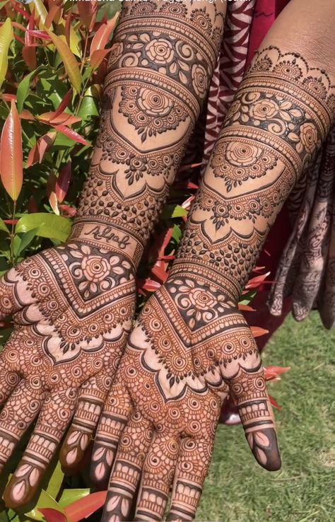 Full Hand Unique Mehndi Designs, Mehndi Design Full Hand Front Side, Palm Mehndi Design Unique Front Hand, Bridel Mehandi Full Hand Back Side, Front Full Hand Mehndi Designs Latest, Mehndi Designs Heavy, Asthetic Mehendi Design Easy, Full Back Hand Mehndi Designs, Heavy Mehndi Designs