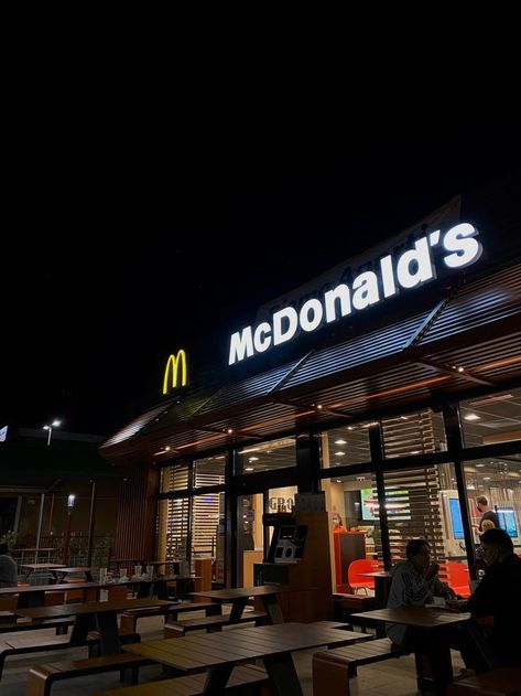 Mc Donalds Snapchat, Mc Donalds Snap, Back Seat Car Pictures, Mc Donald's, Fast Food Places, Teenage Life, White Ferrari, Fake Acc, Live Screen Wallpaper