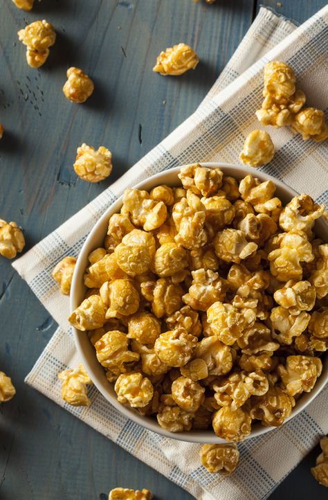 Easy Caramel Marshmallow Popcorn Homemade Ranch Dressing Mix, Homemade Caramel Popcorn, Marshmallow Popcorn, Caramel Corn Recipes, Popcorn Recipes Caramel, Healthy Sweeteners, Salted Caramel Popcorn, Paleo Sweets, Homemade Ranch