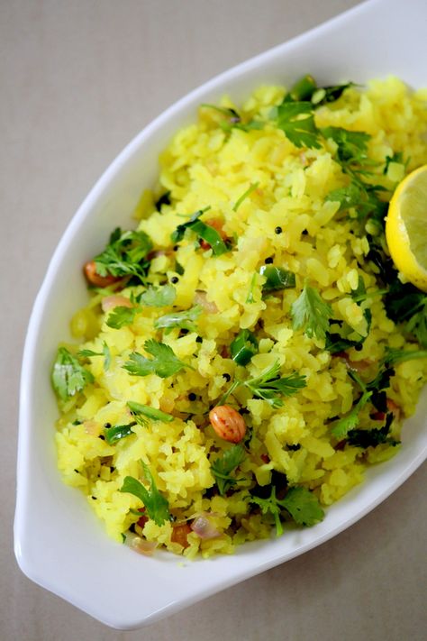 Kanda Poha Recipe Maharashtrian Style - Yummy Indian Kitchen Kanda Poha Recipe, Kanda Poha, Poha Recipe, Maharashtrian Recipes, Breakfast Recipes Indian, Quick Recipes Snacks, Indian Breakfast, Desi Food, Indian Kitchen