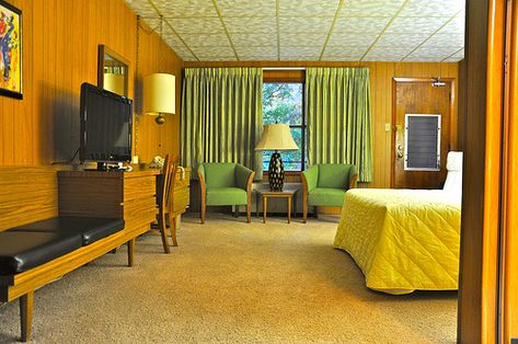 Motel Room Interior - The Koolwink in Romney, WV. Motel Interiors, Cheap Motels, Green Chairs, Vintage Motel, School Tv, Tv Set Design, Motel Room, Cute Dorm Rooms, Vintage Hotels