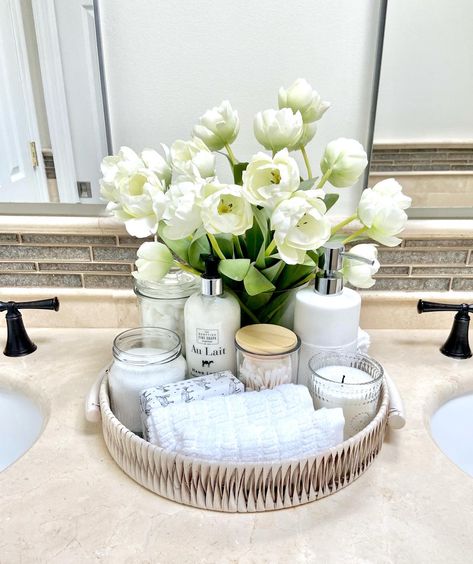 A great way to refresh your bathroom- Try putting together a simple diy tray and making it pretty 💗 Bathroom Tray Decor Ideas Master Bath, Bathroom Vanity Tray Decor, Bathroom Tray Decor Ideas, Neutral Bathroom Sink Decor, Bathroom Tray Styling, Bathroom Vanity Tray Ideas, Bathroom Tray Ideas, Spa Bathroom Soap Dishes, Wicker Tray Decor Bathroom