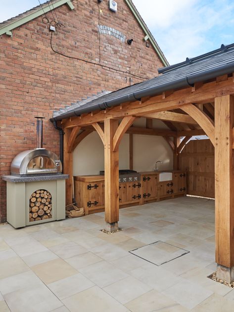 A bespoke outdoor kitchen/ dining space from European Oak Frame with lantern light. #OutdoorKitchen #OutdoorLiving #BBQArea #PizzaOven Oak Frame Outdoor Kitchen, Outdoor Veranda Ideas Covered Patios, Oak Frame Extension, Outdoor Kitchen Gazebo, Outdoor Eating Spaces, Oak Gazebo, Cottages Uk, Pizza Oven Outdoor Diy, Oak Framed Extensions