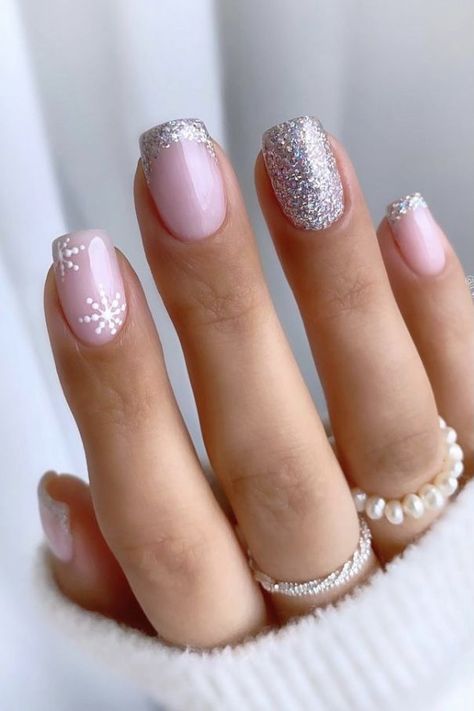 Classy Christmas Nails, Silver Nail Designs, Holiday Nail Designs, Christmas Nails Easy, Christmas Gel Nails, Classy Christmas, Nails 2021, Christmas Nails Acrylic, Festival Nails