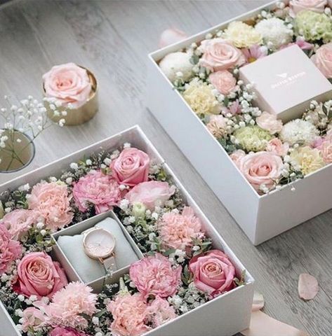 Flower Bouquet Box Gifts - DIY Cuteness Flower Bouquet Boxes, Bouquet Box, Wedding Gift Pack, Wedding Gifts Packaging, Wedding Gift Wrapping, Flower Box Gift, Flowers Bouquet Gift, Valentines Flowers, Kraf Diy