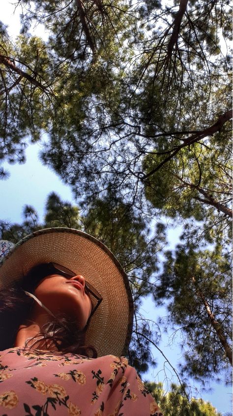 Selfies In Nature, Hiking Selfie Ideas, Travel Selfie Ideas, Hiking Selfie, Mountain Photo Ideas, Camino Portuguese, Nature Selfie, Travel Selfie, Hiking Photography