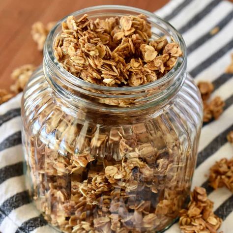 Granola Recipe Without Nuts Kid Breakfast, Granola Homemade, Nut Free Granola, Granola Parfait, Granola Recipe Homemade, Breakfast Recipes Sweet, Crunchy Granola, Nut Recipes, Granola Recipe