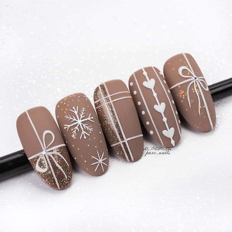 Rose Nail Design, Xmas Nail Art, Brown Nails Design, Christmas Gel Nails, Christmas Nail Art Designs, Rose Nails, Christmas Nails Acrylic, Festival Nails, Xmas Nails