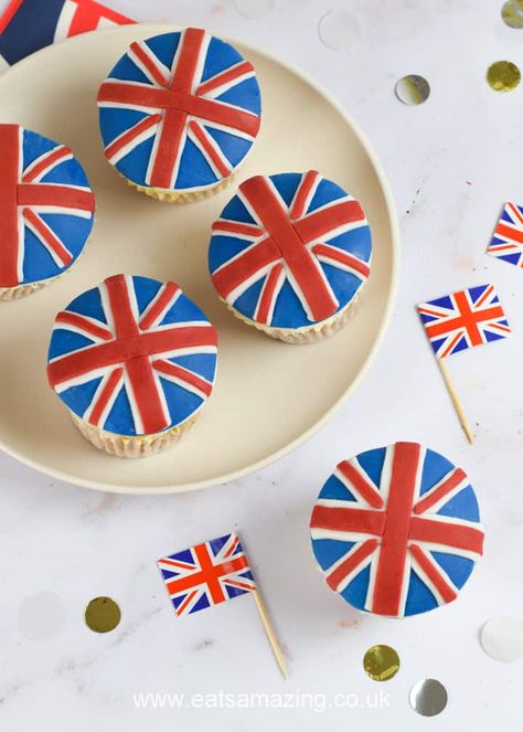 Union Jack Cupcakes, Union Jack Cake, Flag Cupcakes, British Cookies, British Themed Parties, Fun Party Food, Royal Jubilee, Kings Coronation, Royal Recipe