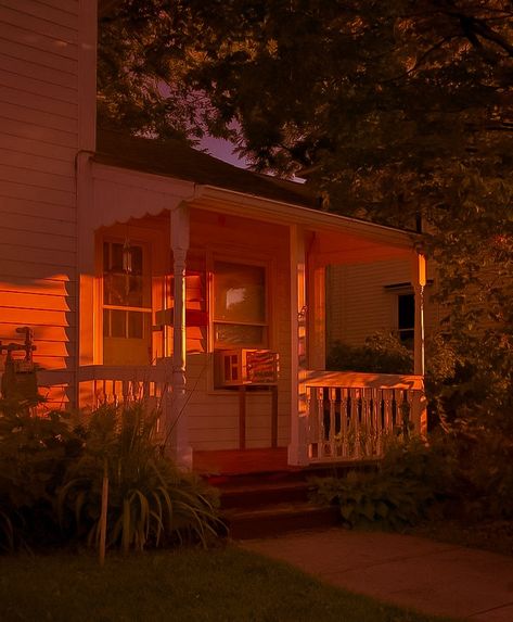 Midwest House Aesthetic, Nostalgic House Aesthetic, American Suburbs Aesthetic, 2000s Suburbia, American House Aesthetic, Suburb Aesthetic, Midwest House, 1950s Suburbia, Nostalgic House