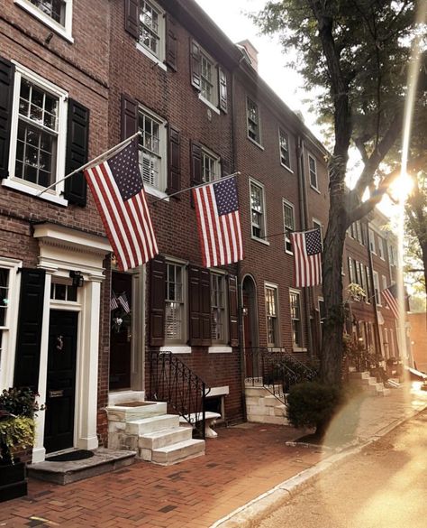 Pennsylvania Bucket List, Betsy Ross House, Chocolate Lace, Philadelphia Old City, Philadelphia Historical Sites, Elfreth's Alley Philadelphia, Visit Philly, Philadelphia History, Visit Philadelphia