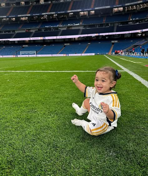 Baby Boy Soccer, Madrid Girl, Madrid Outfits, Miracle Workers, Real Madrid Shirt, Soccer Baby, Pakistan Culture, Ipad Organizer, Real Madrid Team