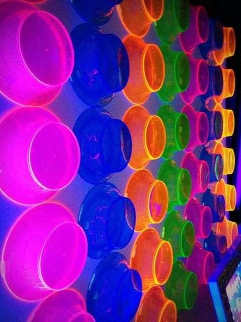 DIY Neon Bowl Party Backdrop | Pretty My Party Glow Cups, Glow In Dark Party, Neon Birthday Party, Glow Birthday Party, Diy Glow, Blacklight Party, Glow Birthday, Neon Birthday, Dark Party