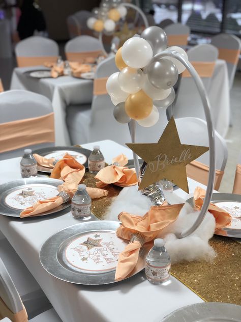 Star Moon Centerpiece, Moon And Star Table Centerpieces, Silver Star Centerpieces, Twinkle Twinkle Centerpieces, Star Centerpiece Ideas, Moon And Stars Centerpiece Ideas, Star Centerpieces Diy, Twinkle Little Star Centerpiece Ideas, Over The Moon Baby Shower Centerpiece