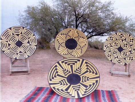 Pima baskets - beautiful! Basket On Wall, Indian Baskets, Native American Baskets, Basket Weaving Diy, Pine Needle Baskets, Native American Photos, Diy Weaving, African Baskets, Basket Design