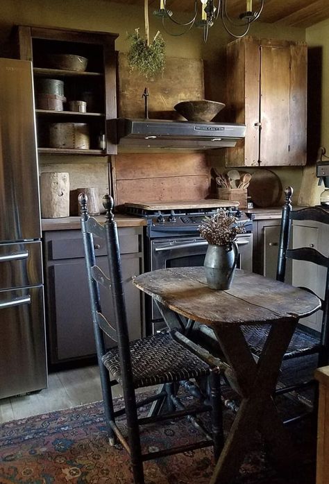 Primitive Minimalism, Primitive Kitchen Backsplash, Primitive Colonial Kitchen, Prim Kitchen, Colonial Kitchens, Primitive Kitchens, Unfitted Kitchen, Rustic Primitive Decor, Primitive House