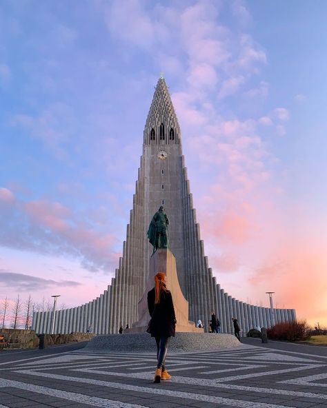 Iceland Picture Poses, Iceland Photoshoot Ideas, Iceland Inspo Pics, Iceland Picture Ideas, Iceland Instagram Pictures, Iceland Photo Ideas, Iceland Photoshoot, Iceland Outfit, Iceland Instagram